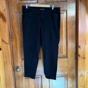 Old Navy Black Pixie Pants-Size 16